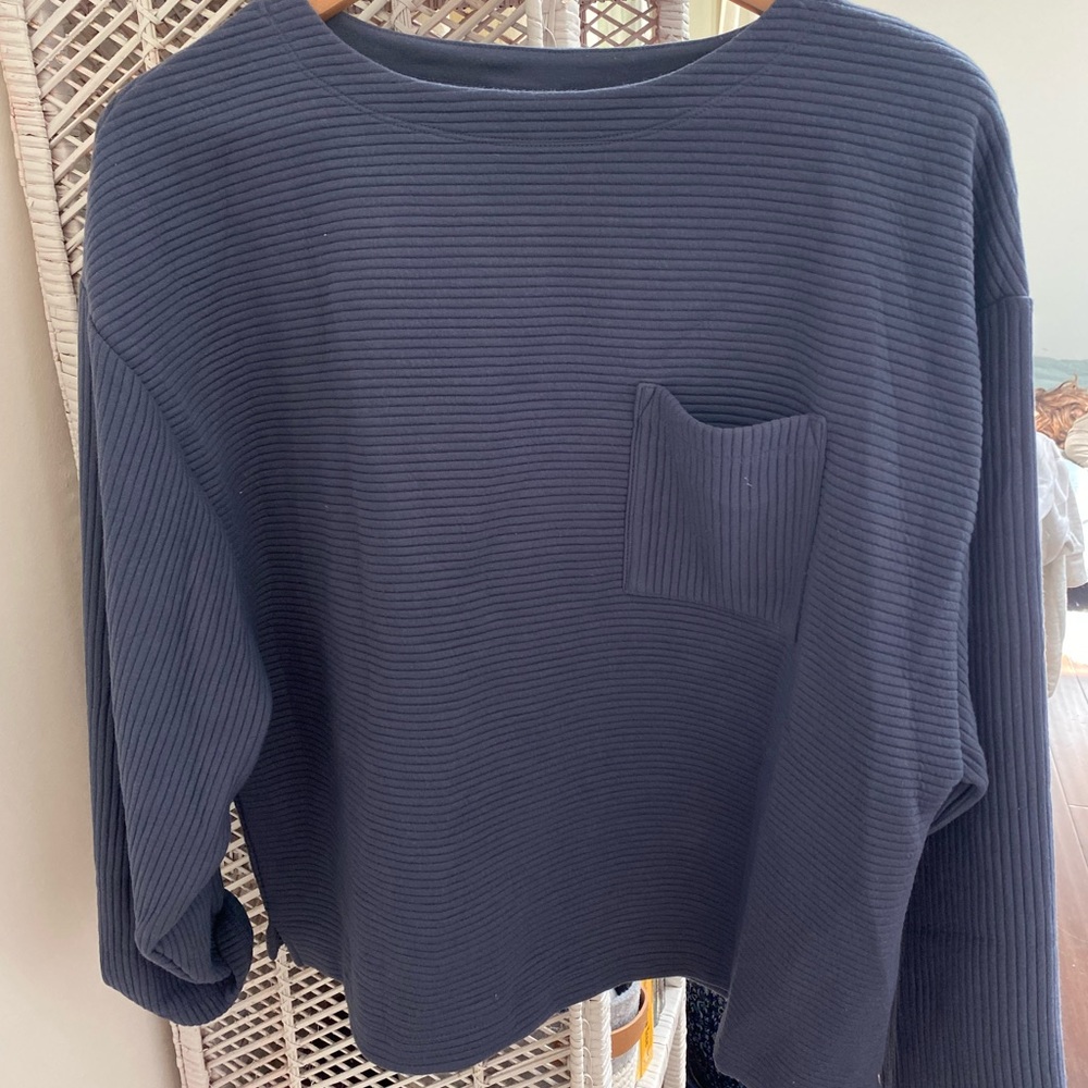Soft, oversized ribbed shirt Small